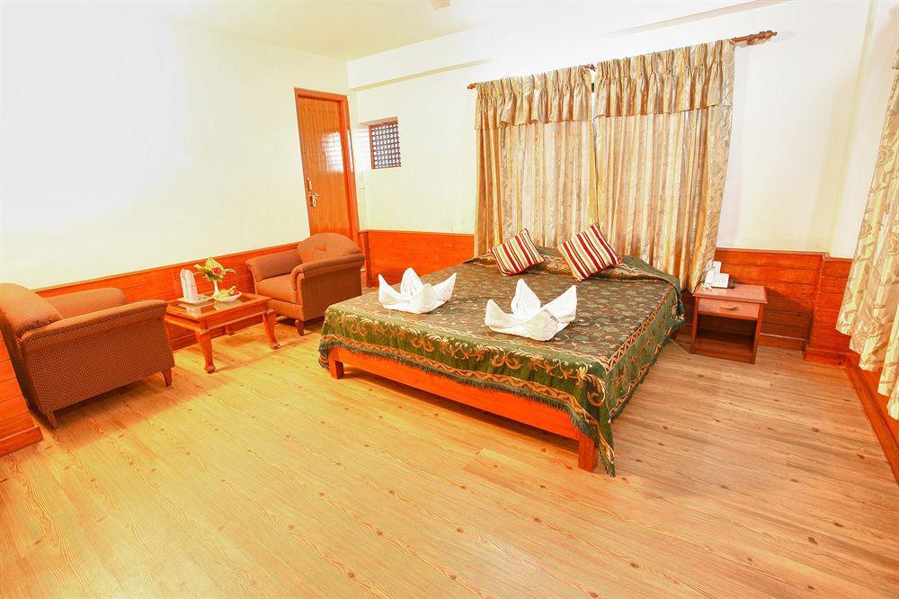 Hotel Crystal Palace Pokhara Ngoại thất bức ảnh