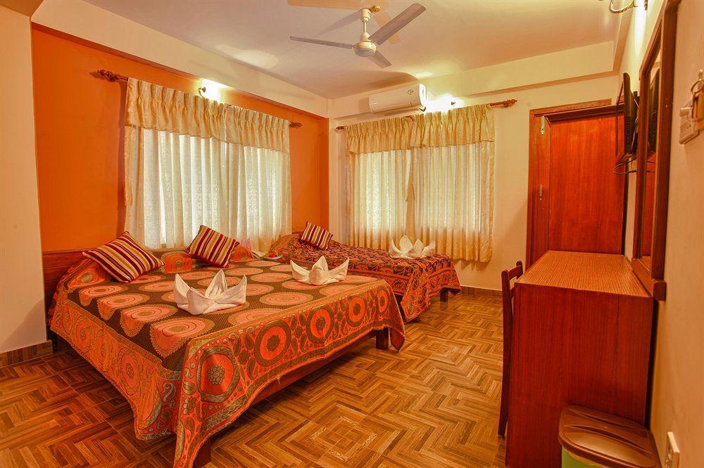 Hotel Crystal Palace Pokhara Ngoại thất bức ảnh
