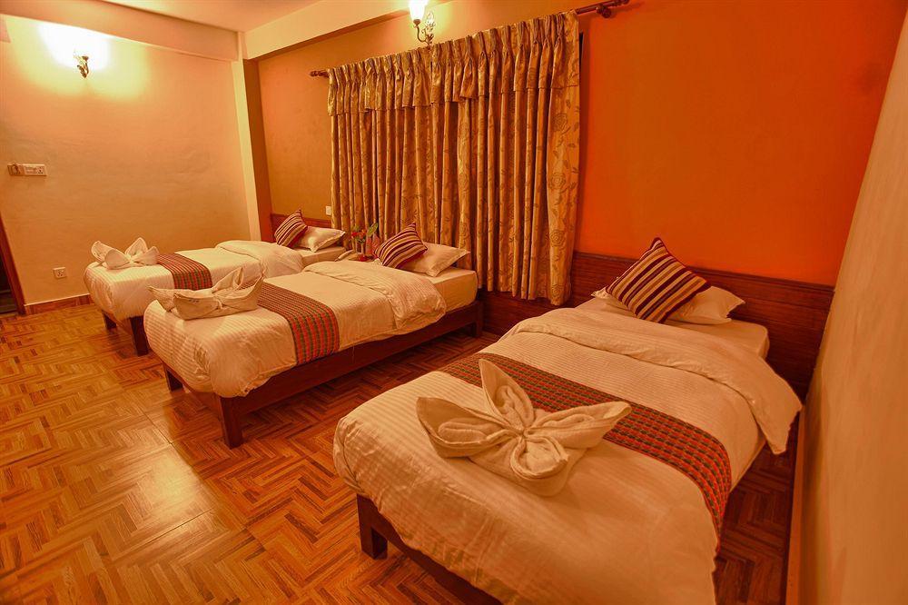 Hotel Crystal Palace Pokhara Ngoại thất bức ảnh