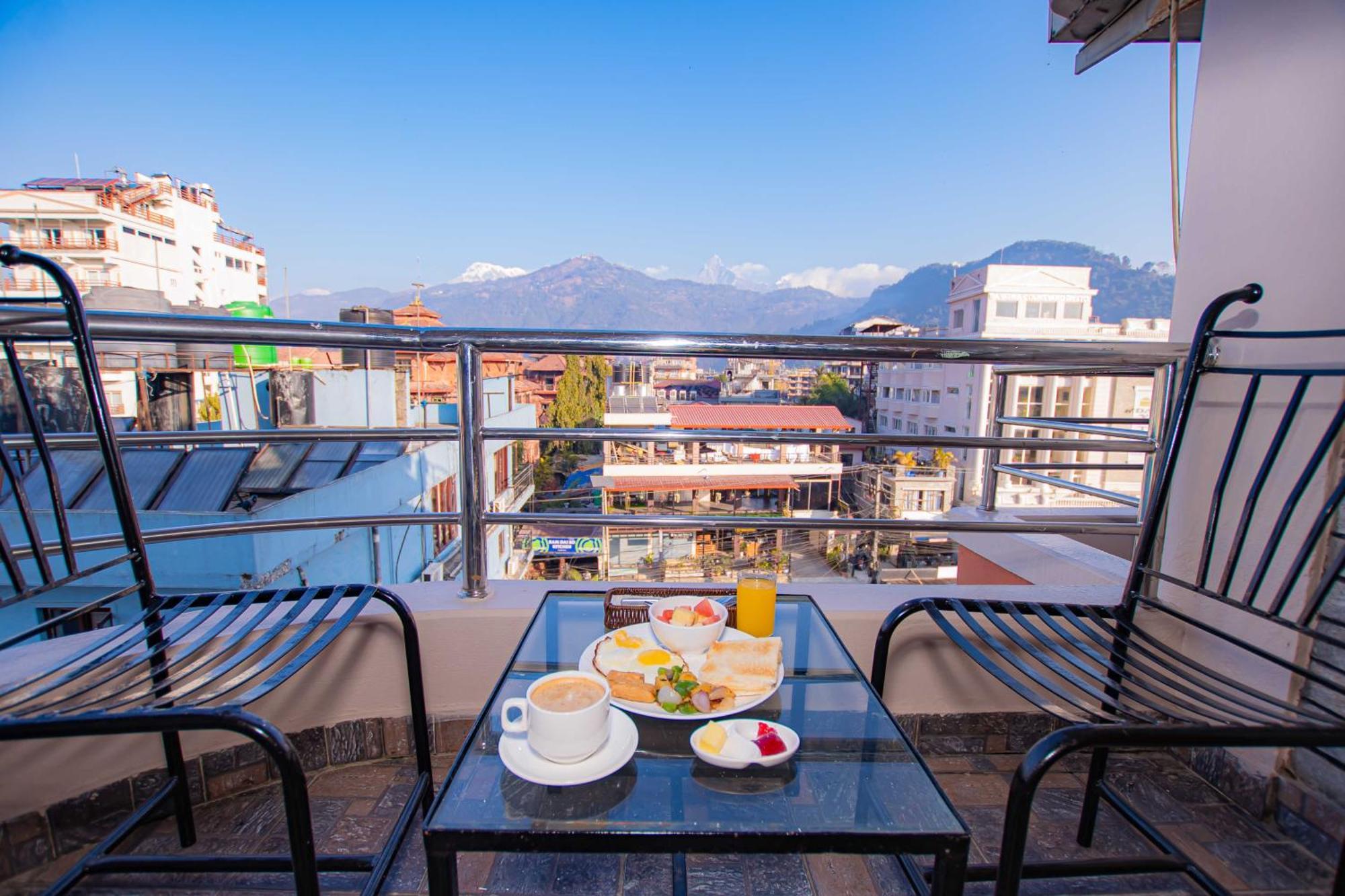 Hotel Crystal Palace Pokhara Ngoại thất bức ảnh