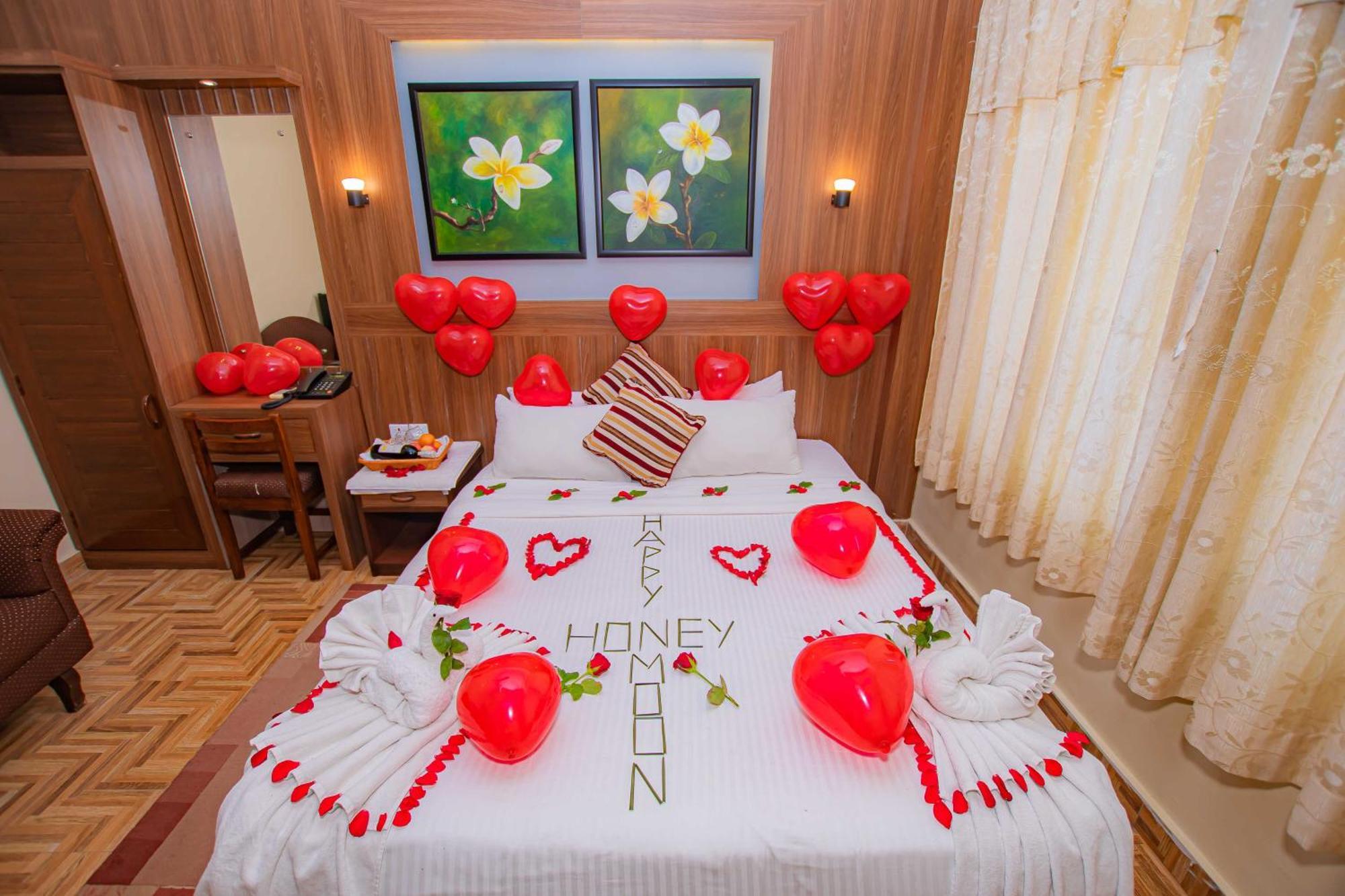 Hotel Crystal Palace Pokhara Ngoại thất bức ảnh
