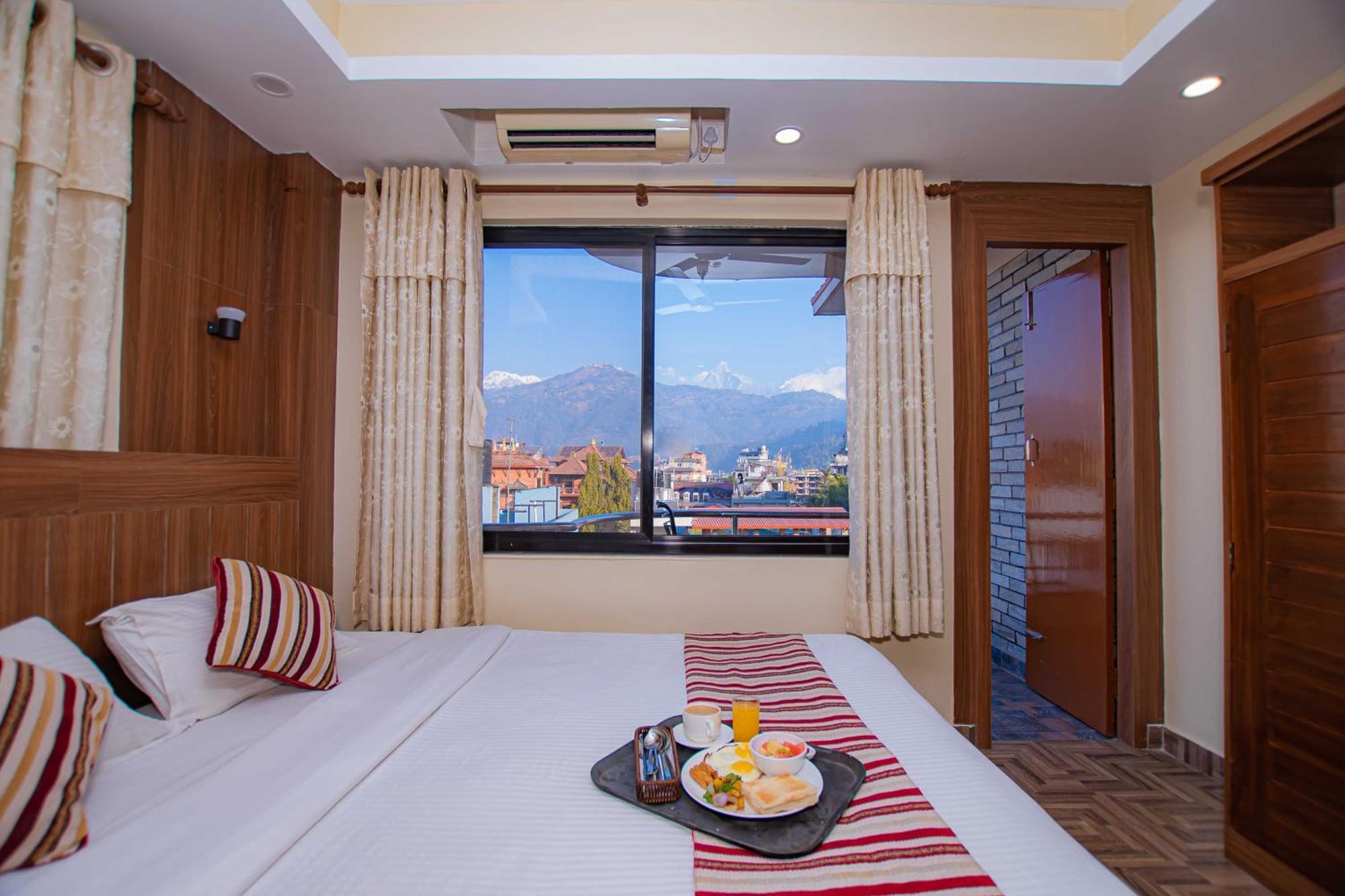 Hotel Crystal Palace Pokhara Ngoại thất bức ảnh