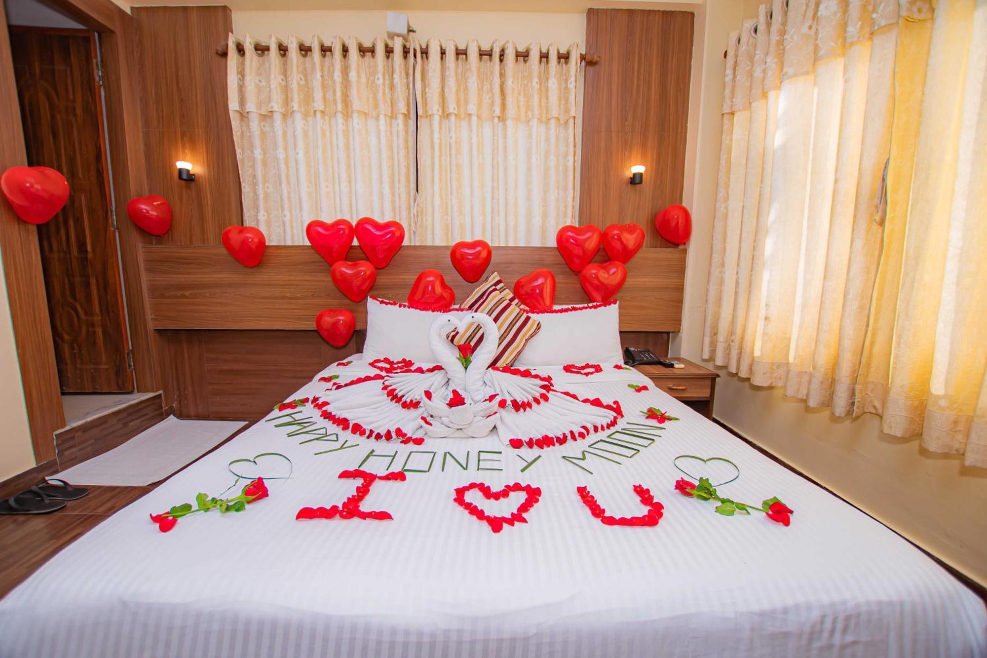 Hotel Crystal Palace Pokhara Ngoại thất bức ảnh