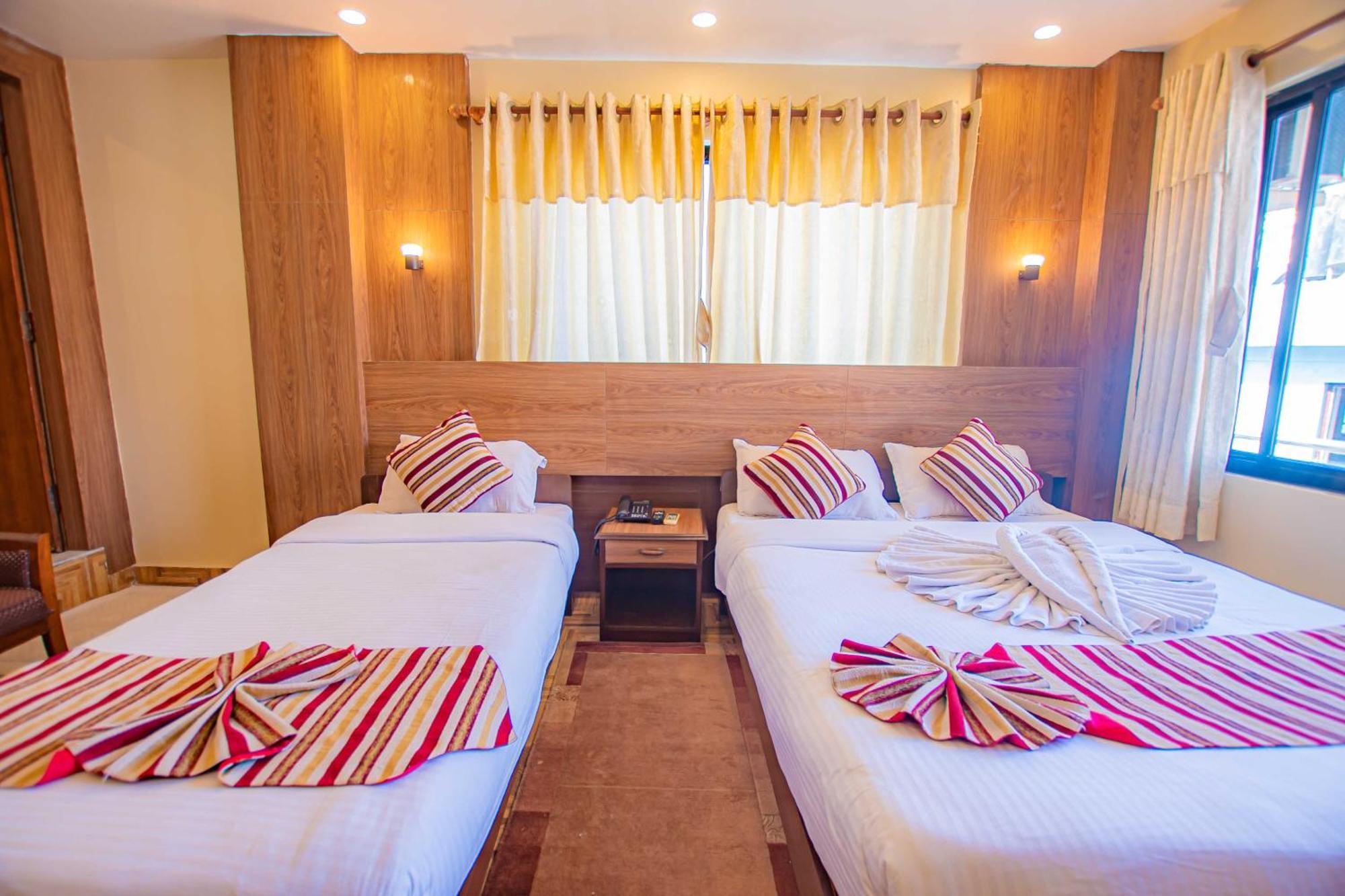 Hotel Crystal Palace Pokhara Ngoại thất bức ảnh