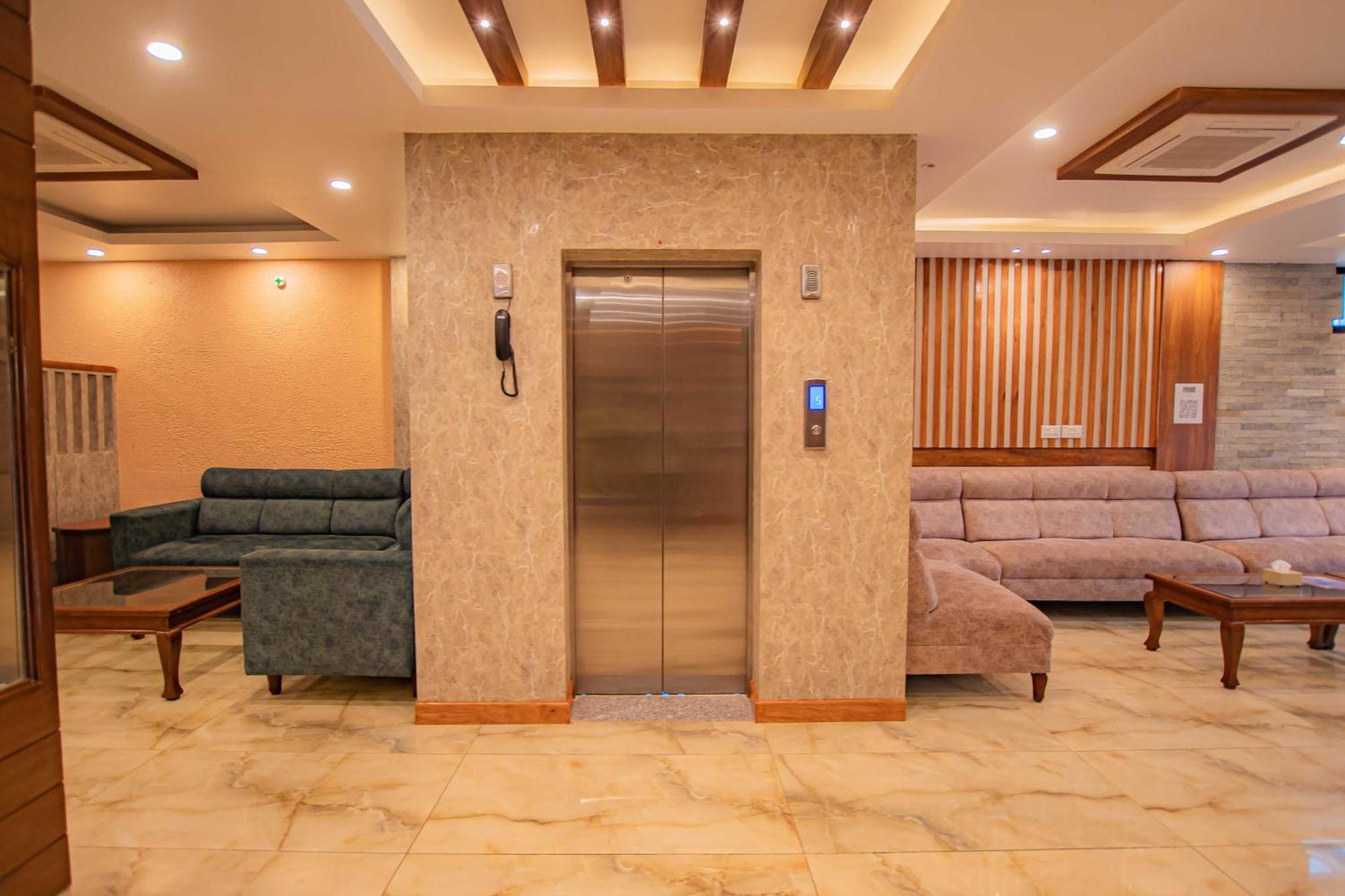 Hotel Crystal Palace Pokhara Ngoại thất bức ảnh