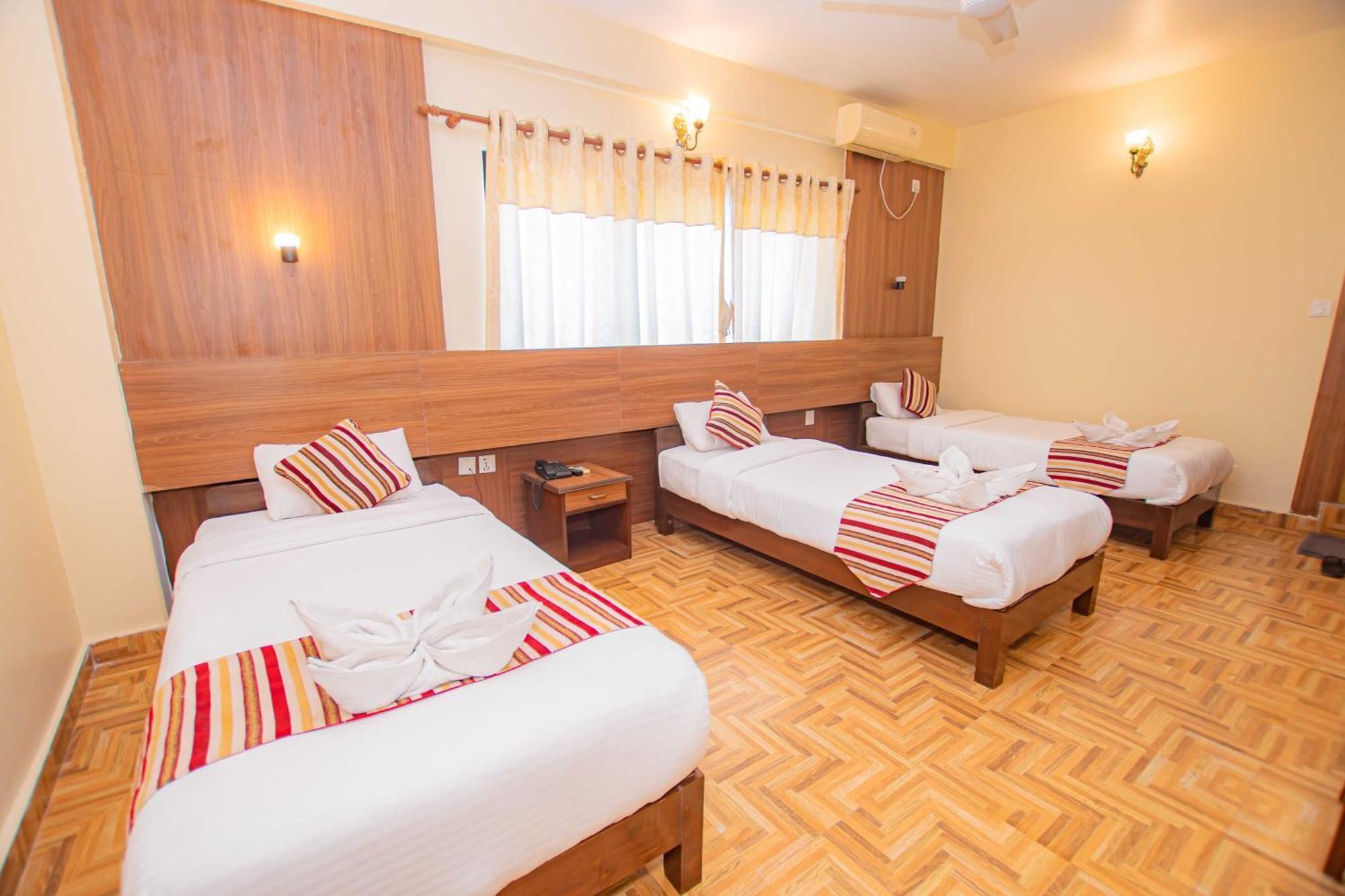 Hotel Crystal Palace Pokhara Ngoại thất bức ảnh