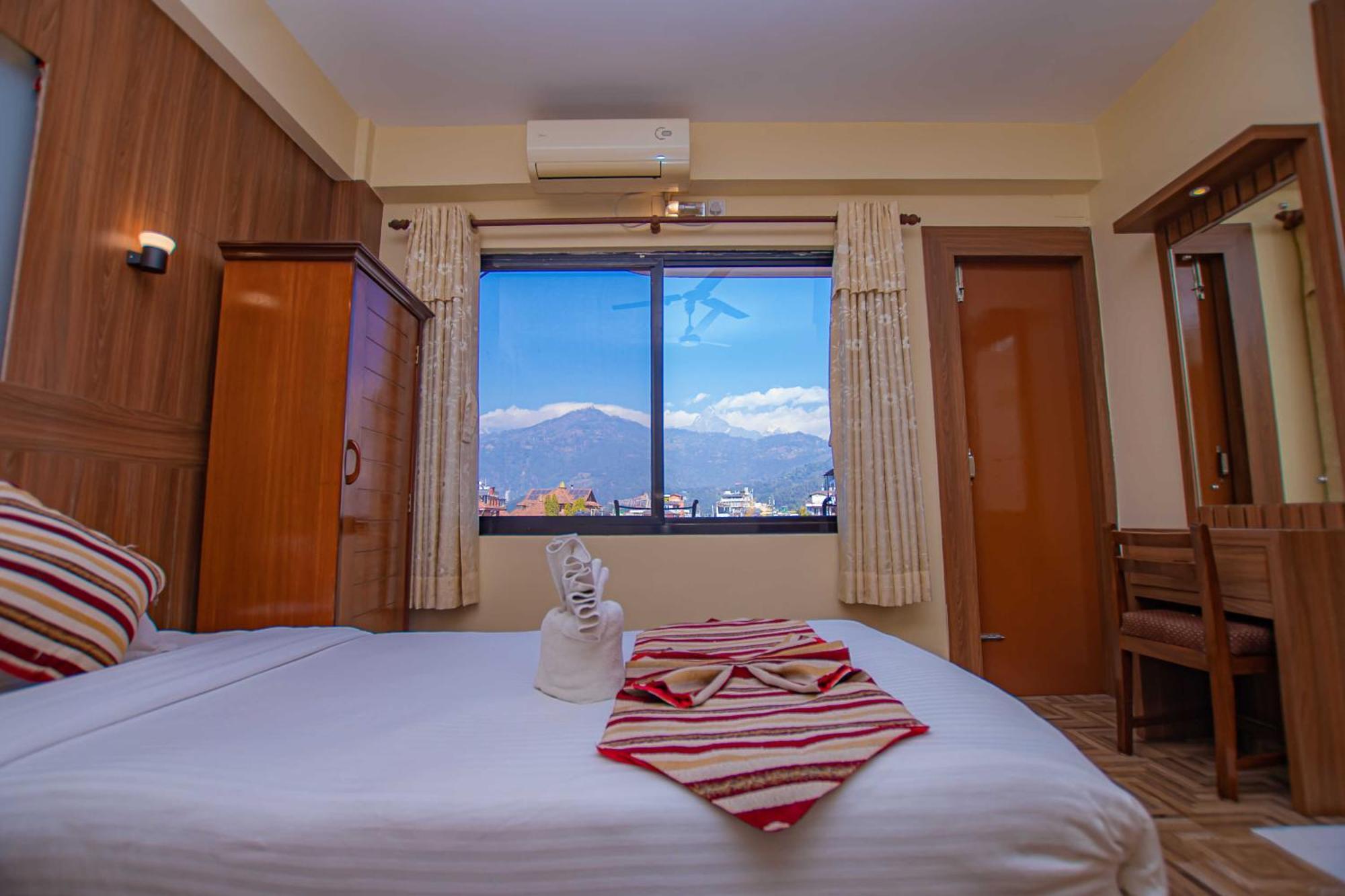 Hotel Crystal Palace Pokhara Ngoại thất bức ảnh