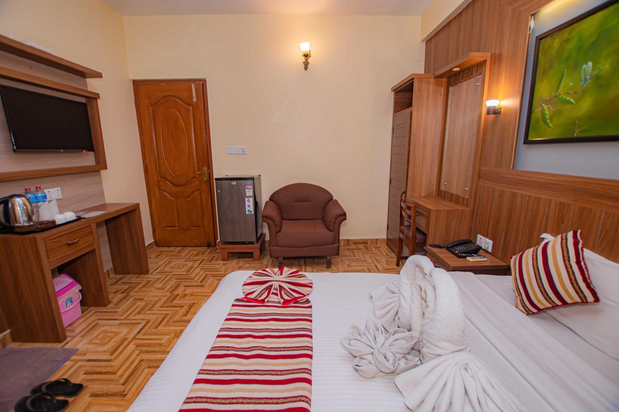 Hotel Crystal Palace Pokhara Ngoại thất bức ảnh