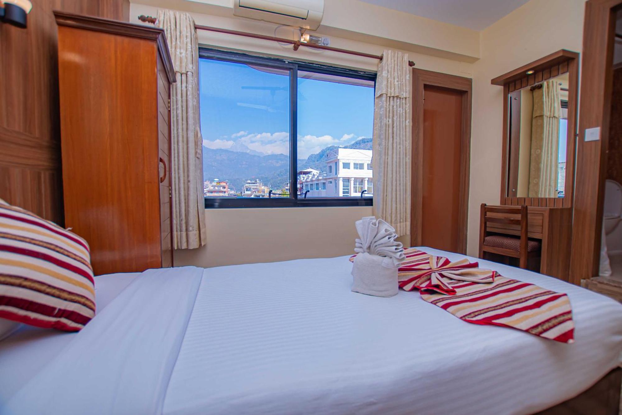 Hotel Crystal Palace Pokhara Ngoại thất bức ảnh