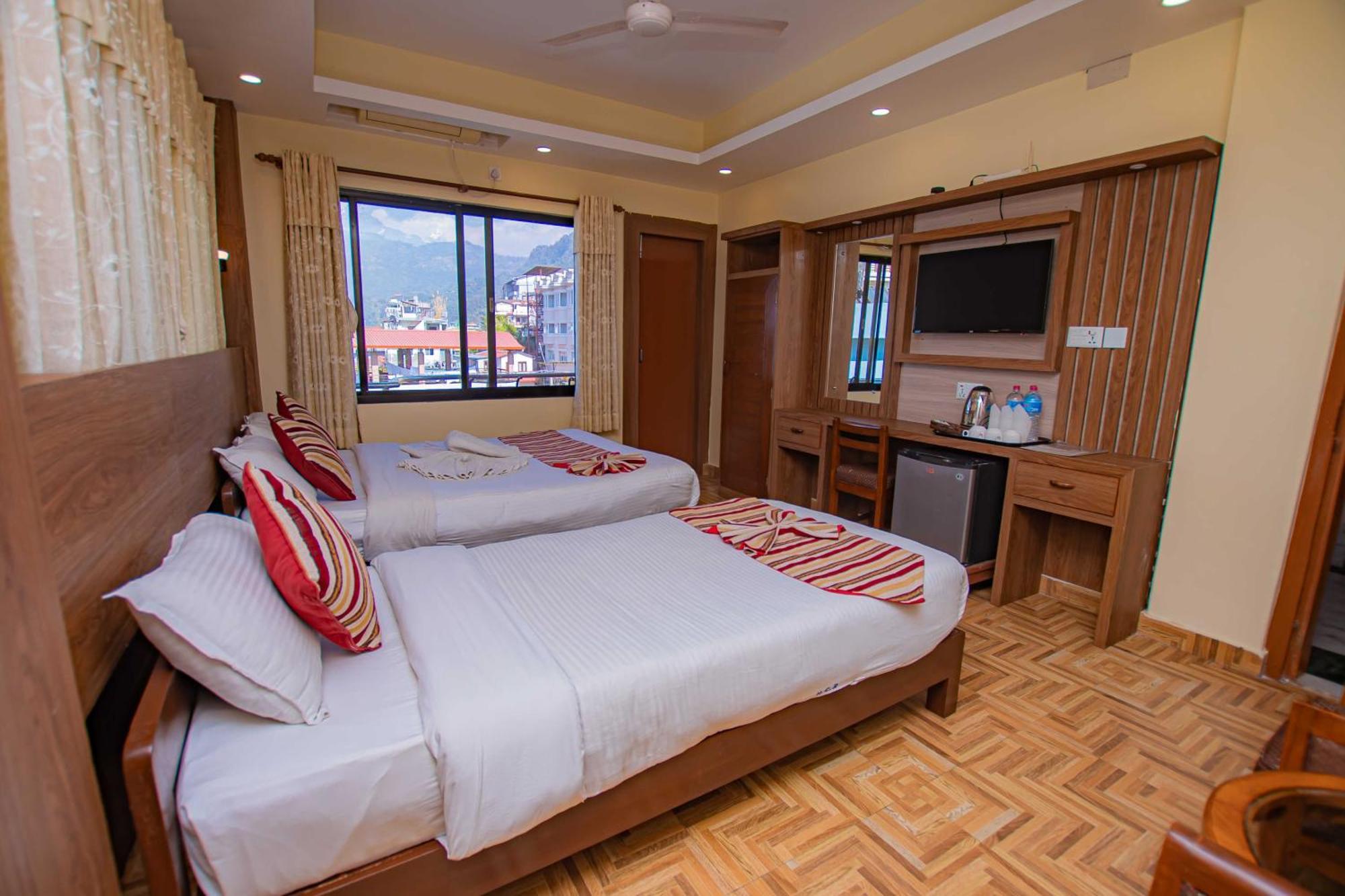Hotel Crystal Palace Pokhara Ngoại thất bức ảnh