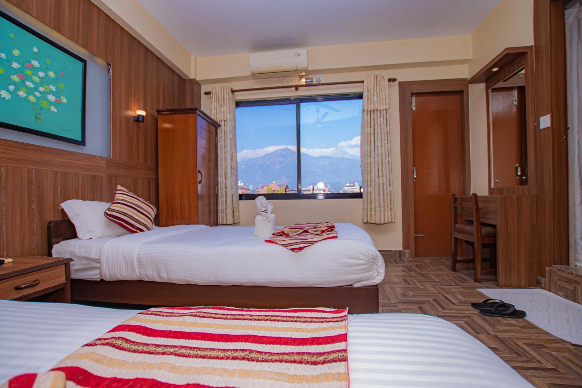Hotel Crystal Palace Pokhara Ngoại thất bức ảnh
