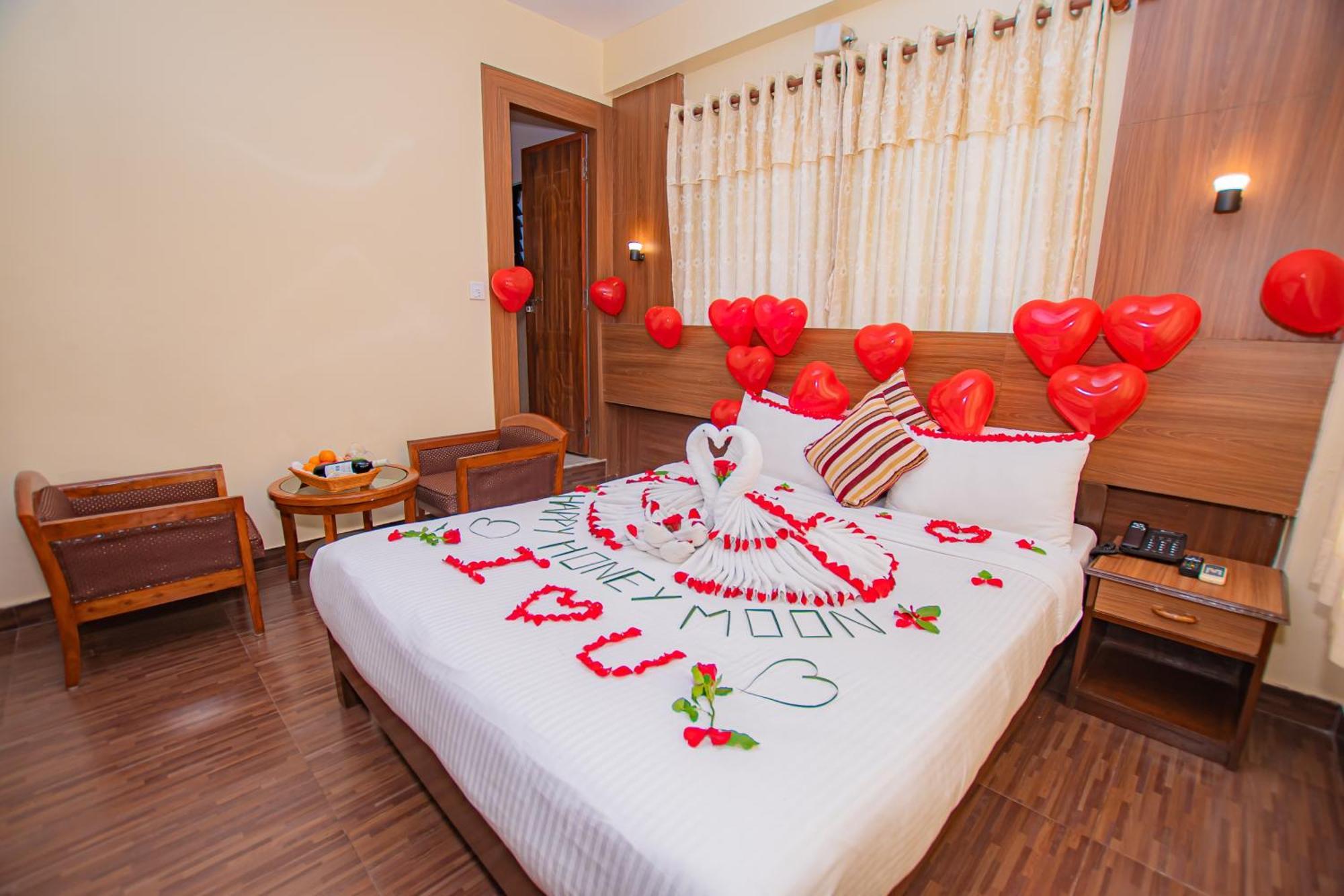 Hotel Crystal Palace Pokhara Ngoại thất bức ảnh