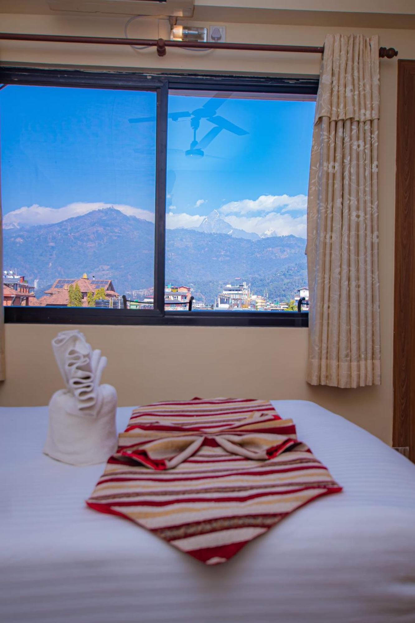 Hotel Crystal Palace Pokhara Ngoại thất bức ảnh