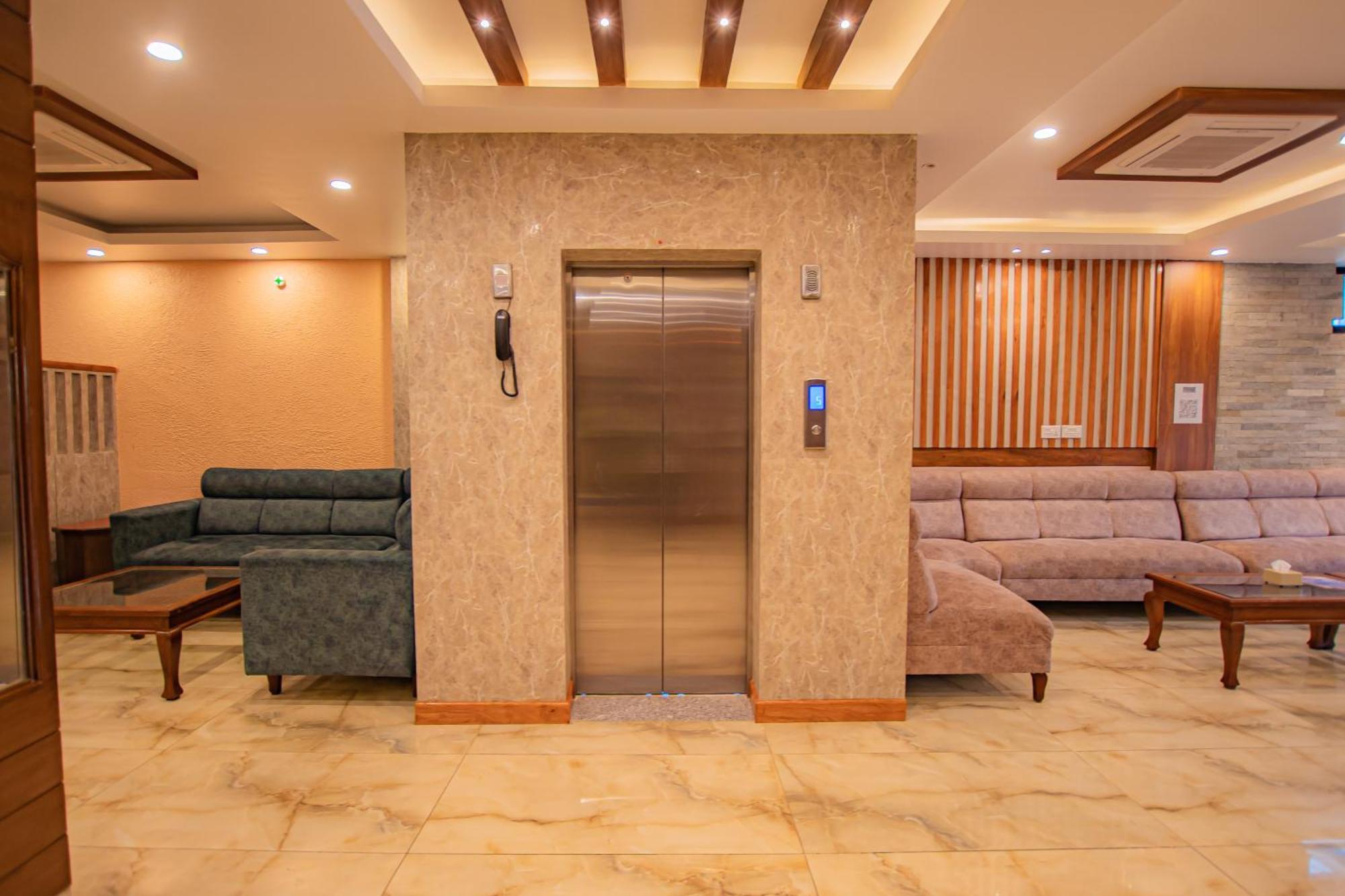 Hotel Crystal Palace Pokhara Ngoại thất bức ảnh