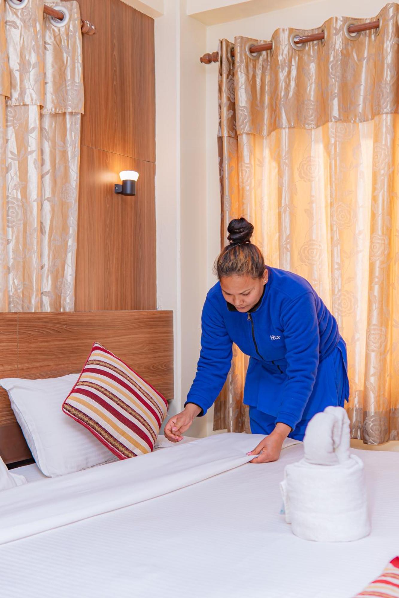 Hotel Crystal Palace Pokhara Ngoại thất bức ảnh