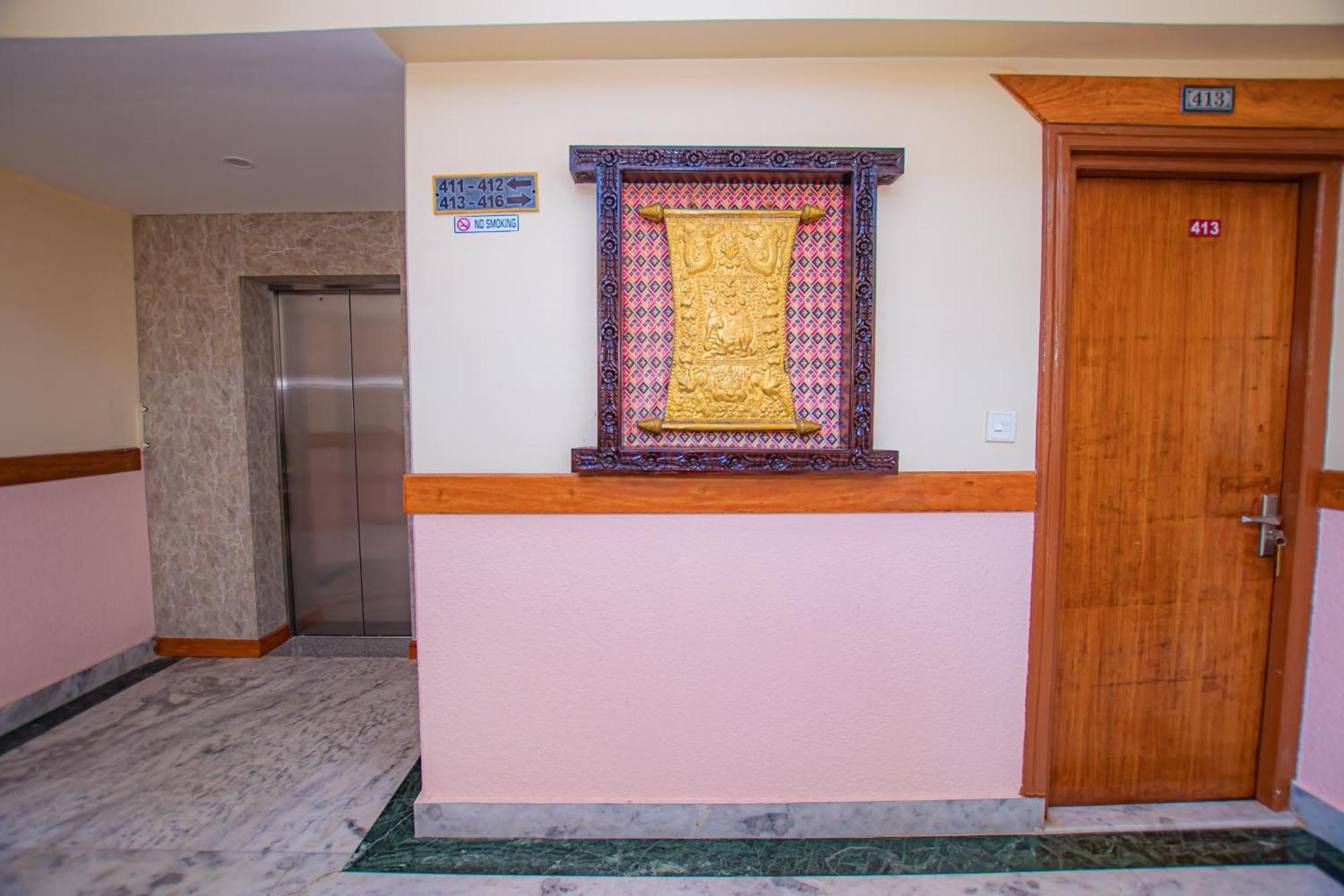 Hotel Crystal Palace Pokhara Ngoại thất bức ảnh