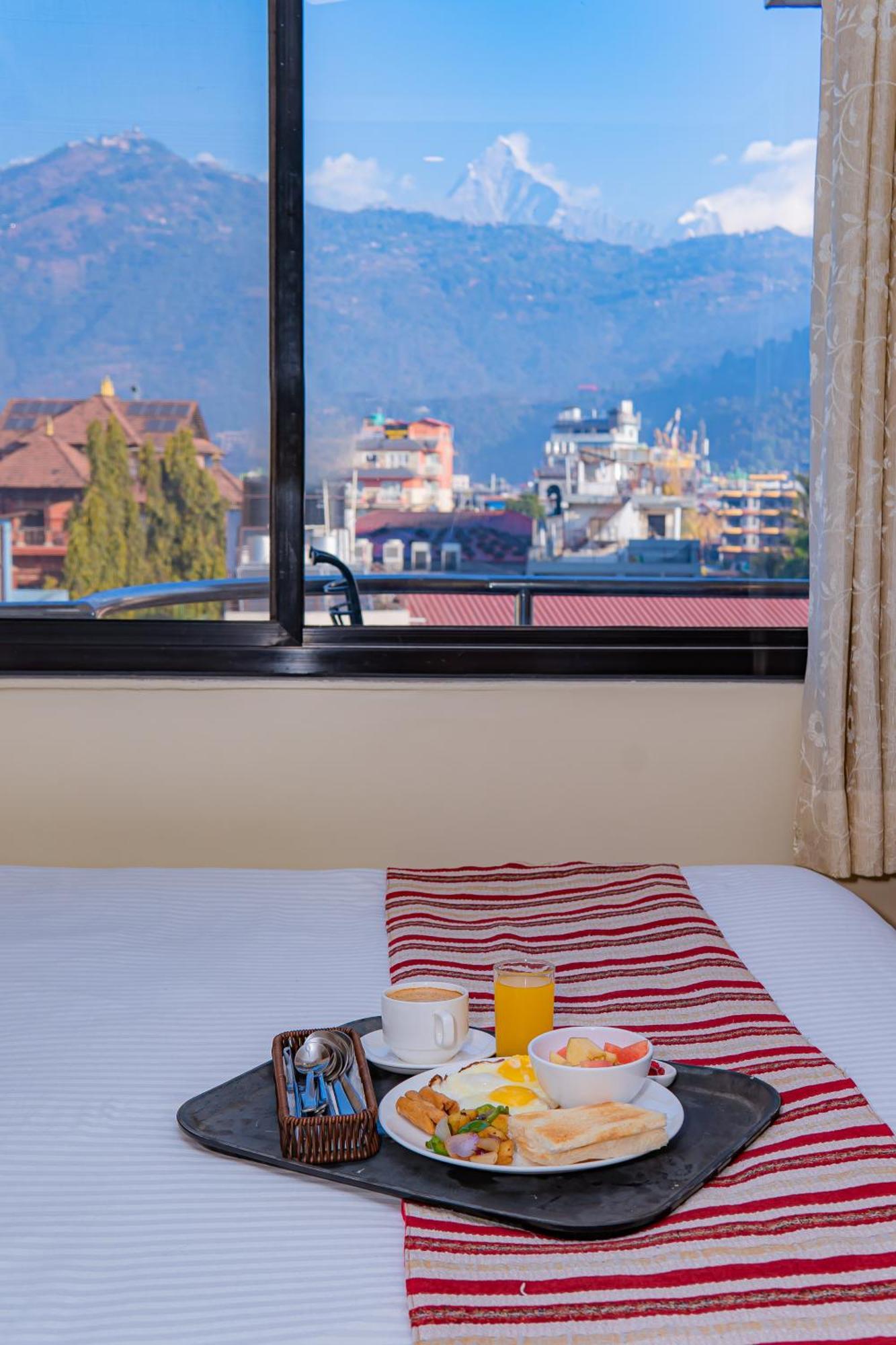 Hotel Crystal Palace Pokhara Ngoại thất bức ảnh